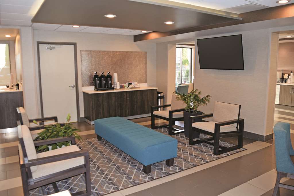 La Quinta By Wyndham Jamestown Beltér fotó